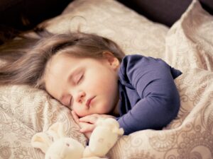 『子どもが熱出したら"会社"を休む。そんな"社会"ってオカシイの?』真夜中の独り言 #43