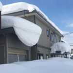 屋根の雪を放置すると、こうなる。マジでヤバかった。