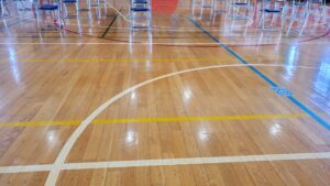 小学校の卒業式(コロナ禍バージョン)に行ってきました。クラス別の時間差。