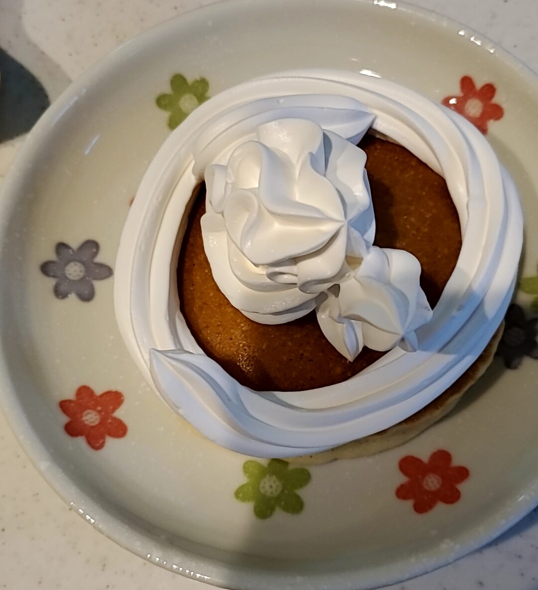 【自宅で簡単】生クリームパンケーキを楽しむの巻。【手抜き・コスパ】