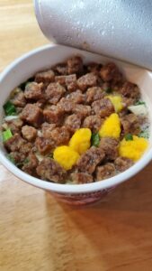 『謎肉だらけのカップヌードル食べてみた!』真夜中の独り言 #513