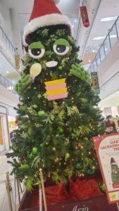ムックはガチャピンの〇〇なの知ってた!?『アリオ札幌にガチャピンムックのクリスマスツリー』真夜中の独り言 #517