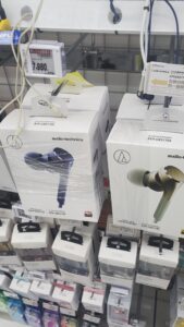 KZ ZSTXの実力を試しに有線イヤホン視聴コーナーへ行ってみた。